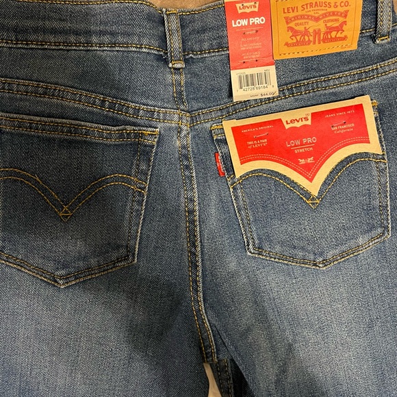 NEW Levi’s mid rise relaxed fit raw hem jeans - Picture 6 of 6